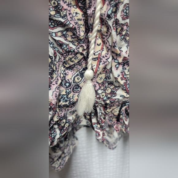 Paisley Print Women's Top Missing Clasp as shown In Pictures - Picture 7 of 8